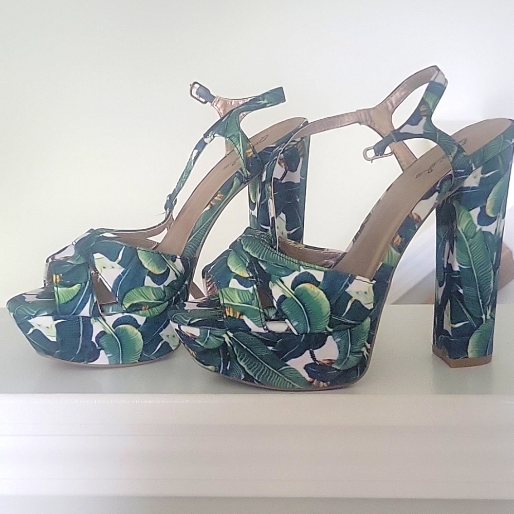 7.5 Jungle leaf print 5 inch platforms